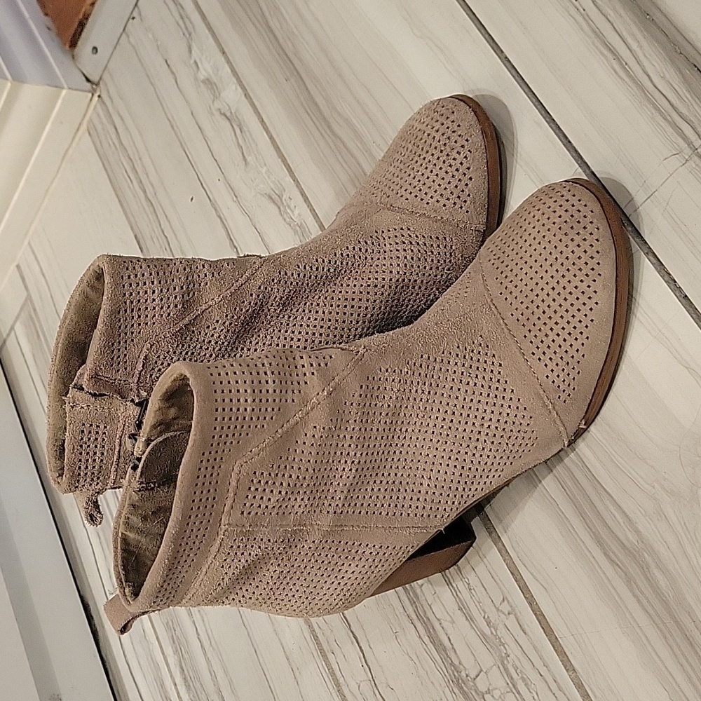 TOMS suede boots